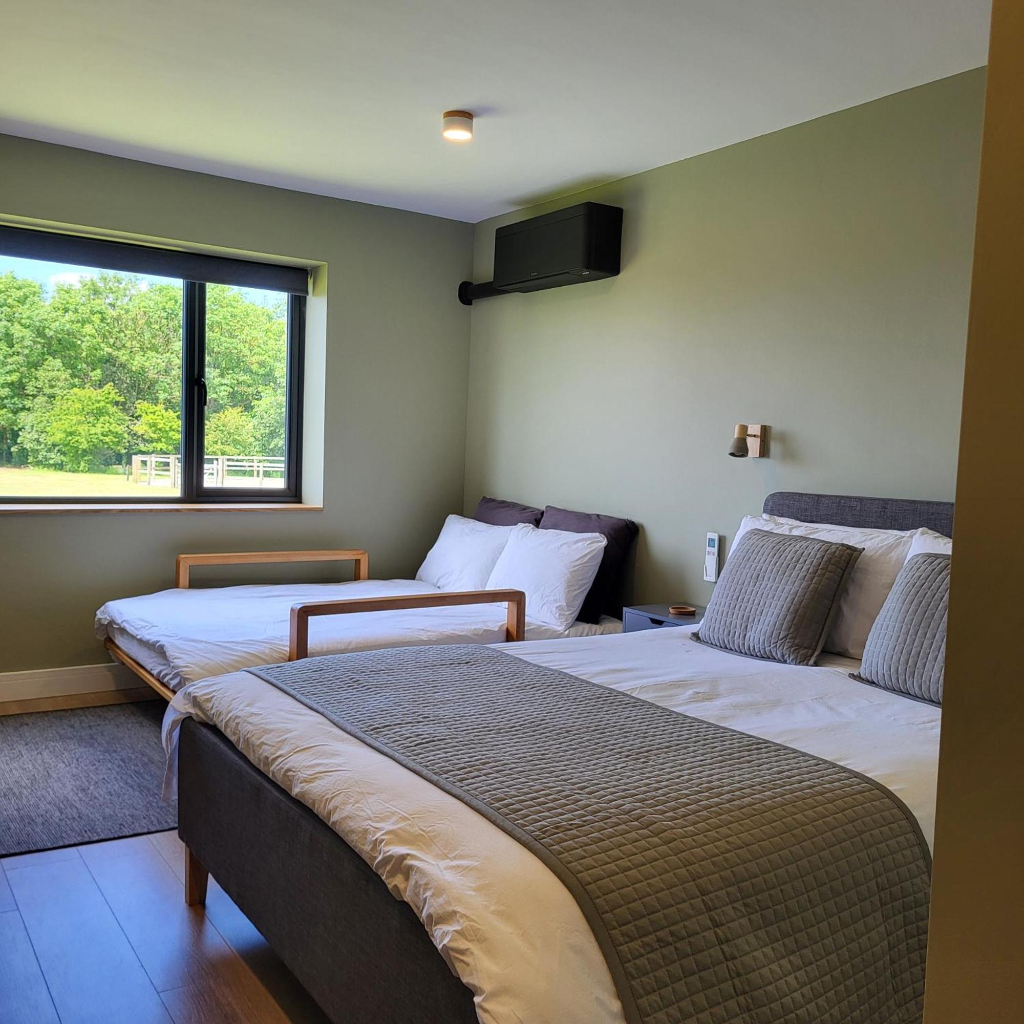 Open Acres Accommodation And Airport Parking Backwell Exterior photo
